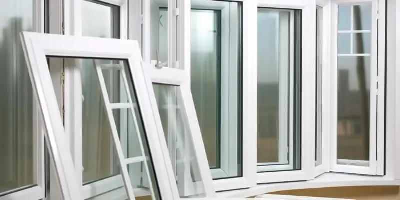 Jak usunąć zaschniętą taśmę z okna?